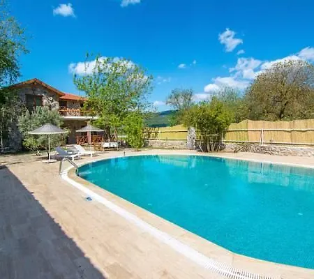 Vila Stone House